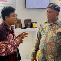 Inovasi Batik Sawit Jadi Sorotan di Muhammadiyah Jogja Expo, Wamen UMKM Beri Apresiasi