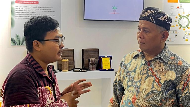 Inovasi Batik Sawit Jadi Sorotan di Muhammadiyah Jogja Expo, Wamen UMKM Beri Apresiasi