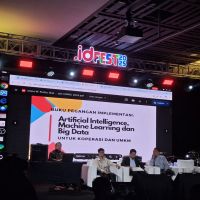 idFEST 2025: Berisiko Jadi Ancaman Baru, Dosen ITTS Tekankan Pentingnya Filter Keamanan pada AI
