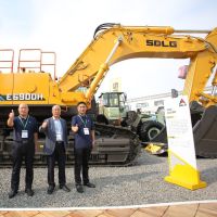 Lebih Ramah Lingkungan, SDLG Luncurkan Excavator dan Wheel Loader Generasi Terbaru di Mining Indonesia 2025