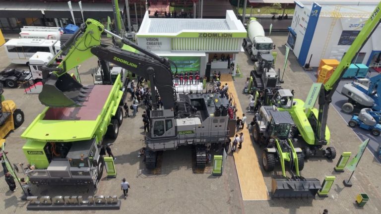 Raup Kontrak Rp4,5 T, Zoomlion Pamerkan Puluhan Mesin 'Hijau dan Cerdas' di Pameran Konstruksi Indonesia 2025