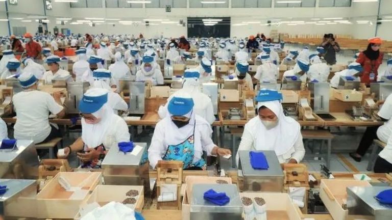 Dari Usaha Kembang Api ke Bisnis Rokok: Jatuh Bangun Oei Wie Gwan Merintis Djarum