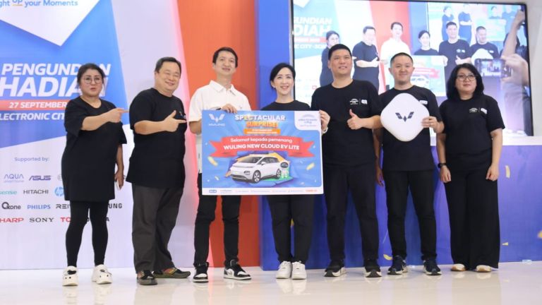 Apresiasi Pelanggan, Electronic City Gelar 'Spectacular Suprise' Bagikan Hadiah Ratusan Juta hingga Mobil Wuling