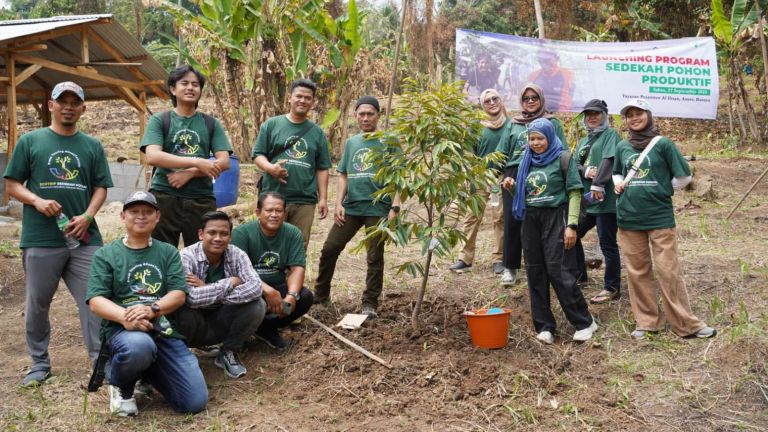 Dompet Dhuafa Gandeng Pondok Pesantren Tanam 150 Pohon Produktif, Jaga Alam dan Kuatkan Ekonomi Masyarakat