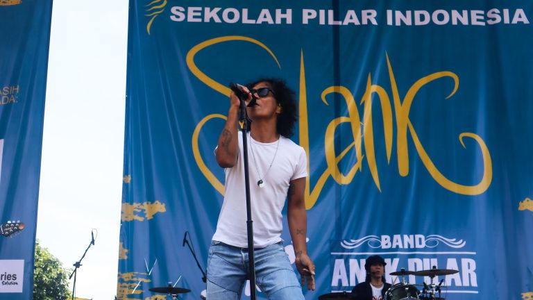 1.000 Peserta Bersatu dalam Festival Rock-Gamelan: Slank dan Suka2x Ramaikan 'Rock & Learn Family Festival' Sekolah Pilar Indonesia