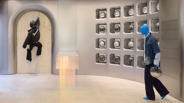Vespa Hadirkan Vespa The Empty Space di Milan Fashion Week