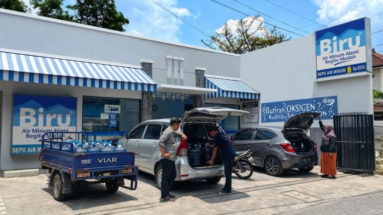 Peluang Cuan dari Bisnis Waralaba 'Ramah Lingkungan' Air Minum Biru
