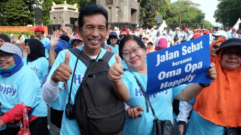 WINGS Care Gelar Happily Day: Luncurkan Popok Dewasa Happily hingga Cetak MURI Jalan Sehat Lansia Terbanyak