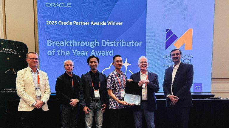 Mega Buana Teknologi Raih Penghargaan pada Oracle Partner Awards 2025