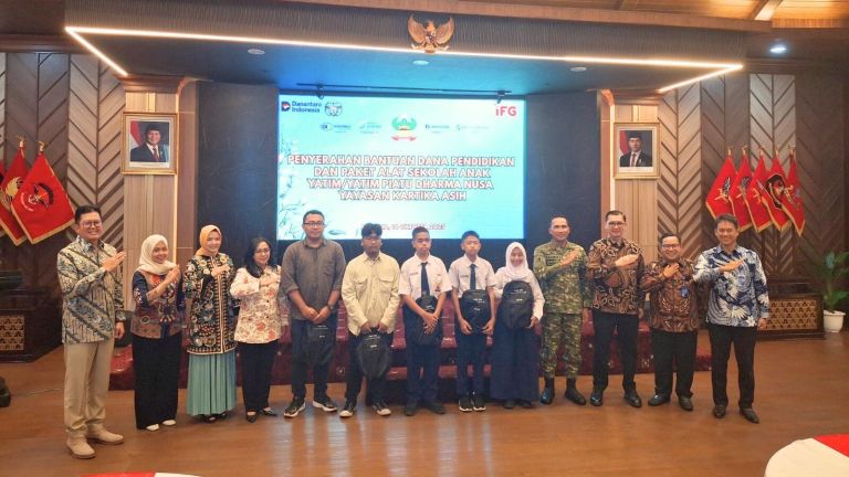 Songsong Generasi Emas, Askrindo Salurkan Bantuan Pendidikan untuk Anak-Anak Prajurit TNI AD