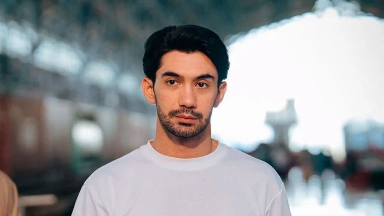Menelusuri Profil dan Jejak Karier Reza Rahadian, Aktor Multitalenta dengan Segudang Prestasi