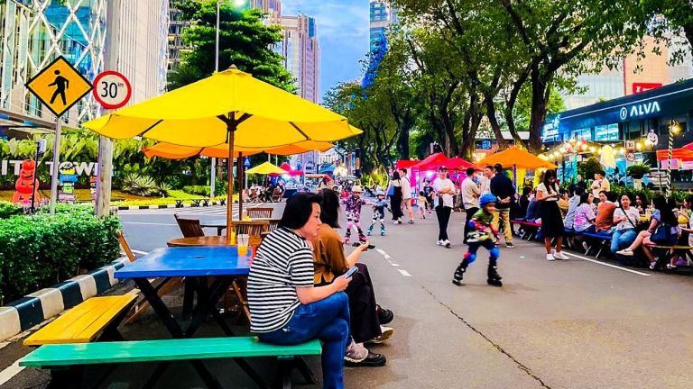 Retro di SCBD Weekland: Nikmati Akhir Pekan Seru Bersama Kuliner dan UMKM