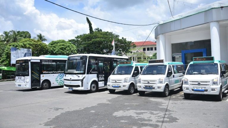 Pertama di Indonesia, Pemkot Jambi Resmikan Transportasi Umum Listrik dengan Skema BTS