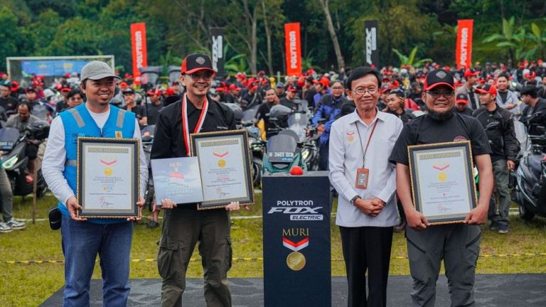 Rekor MURI Pengisian Daya Motor Listrik Terbanyak Hasil Kolaborasi Komunitas Pengendara Motor Listrik Polytron bersama PLN