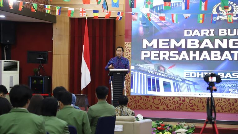 Ibas Tekankan Peran Diplomasi Budaya dan Peran Generasi Muda di Dies Natalis ke-25 HI UPNVJ