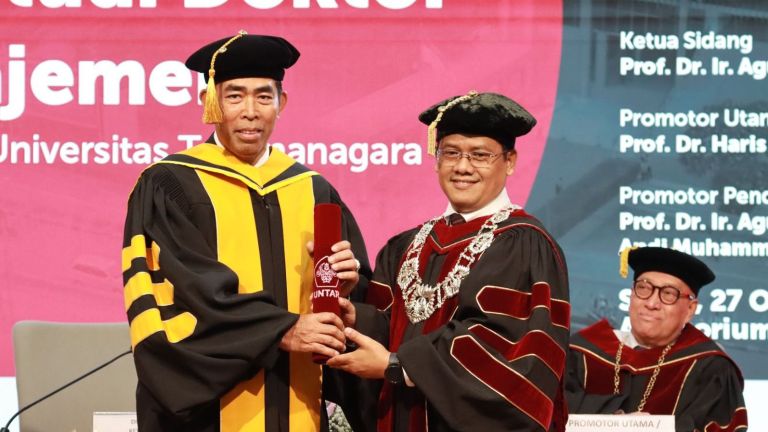Dengan Predikat Cumlaude, Dirut Askrindo Raih Gelar Doktor Ilmu Manajemen dari Untar