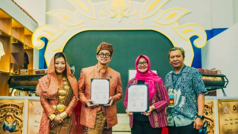 Roemah Koffie Gelar Nikahan Massal Anak Daro di Jakarta Coffee Week 2025