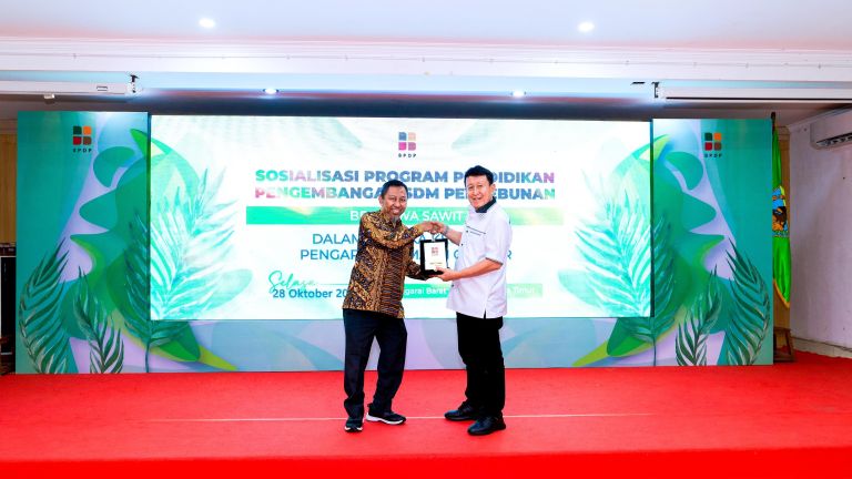 Sosialisasi Program Beasiswa Sawit oleh BPDP di Manggarai Barat