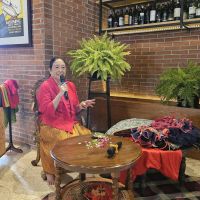 Mengenal Sosok Josephine Komara, Desainer Kain Kebanggaan Indonesia