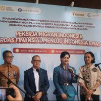 Bijak Kelola Finansial, OJK Bekali Pekerja Migran Indonesia dengan Buku Saku Literasi Keuangan
