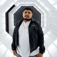 Mengintip Profil dan Perjalanan Karier Komika Rigen Rakelna