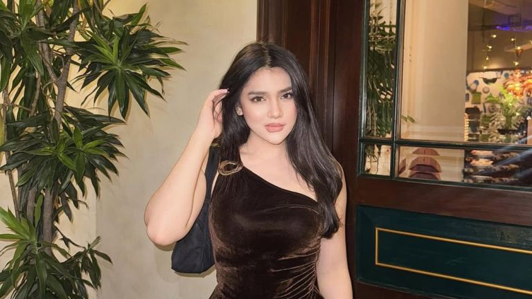 Mengintip Profil dan Perjalanan Karier Bintang Film Davina Karamoy