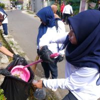 PERURI Asri Ajak Ibu-Ibu Telukjambe Jadi Agen Perubahan Lingkungan dan Olah Sampah