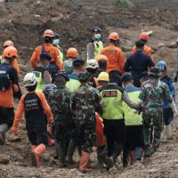 Bersama Tim SAR Gabungan, DMC Dompet Dhuafa Berhasil Evakuasi Satu Korban Timbunan Longsor Banjarnegara
