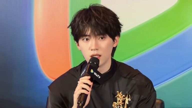 Antusiasme Penggemar 'Drachin' Sambut Kedatangan Zhou Yiran di Indonesia