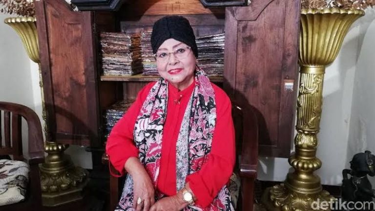 Mengenal Sosok Waldjinah Sang Ratu Keroncong Indonesia yang Mendunia