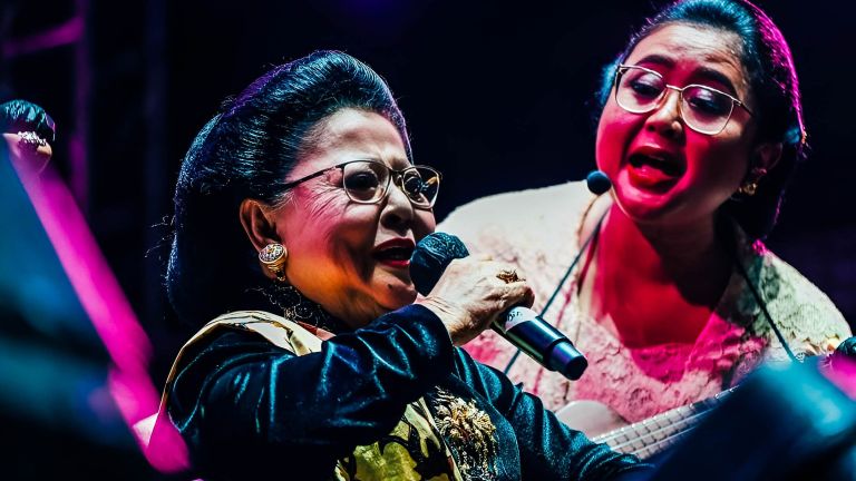 Mengenal Sosok Waldjinah Sang Ratu Keroncong Indonesia yang Mendunia