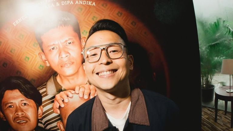 Profil dan Perjalanan Karier Ernest Prakasa, dari Panggung Komika hingga Dunia Film Tanah Air