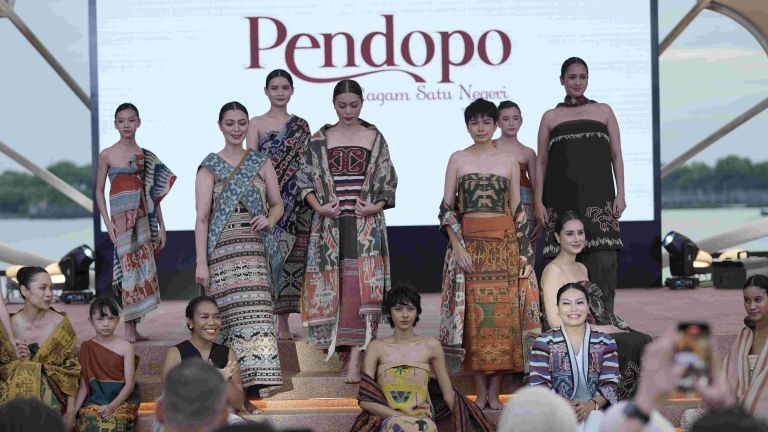 Pendopo Tampilkan Harmoni Wastra dari Timur Indonesia dalam Pagelaran 'Aku, Wastra, Kisah'