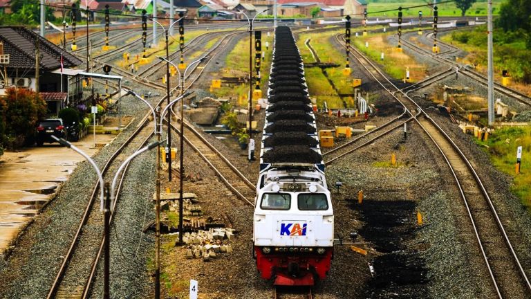 KAI Logistik Kelola 19 Juta Ton Barang Hingga Oktober 2025