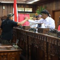 Ketua DPRD Klungkung Sahkan APBD 2026: Tekankan Efisiensi dan Pengawasan Pinjaman Daerah