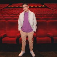 Berkenalan dengan Muhadkly Acho, Intip Perjalanan Kariernya dari Komika hingga Sutradara