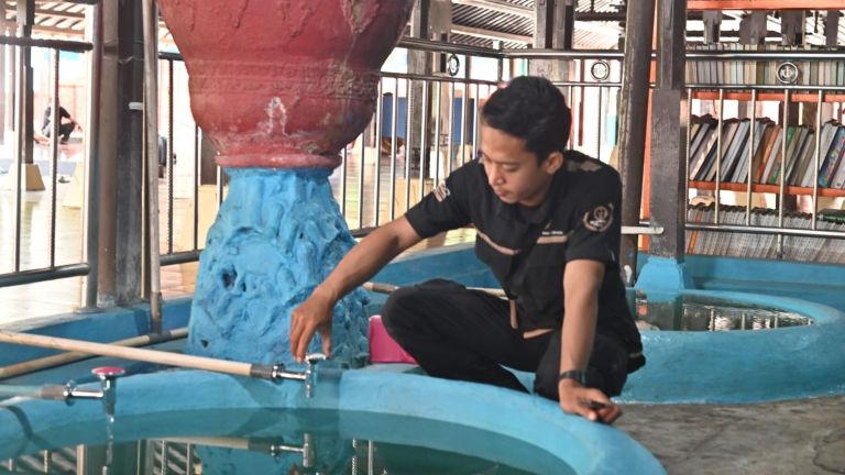 Dukung Kenyamanan Ibadah, Germany Brilliant Serahkan Bantuan Sanitari untuk Masjid Tertua Cirebon