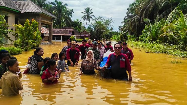 Artha Graha Peduli dan PT RMM Dirikan Dapur Umum dan Posko Kesehatan 24 Jam untuk Korban Banjir di Natal