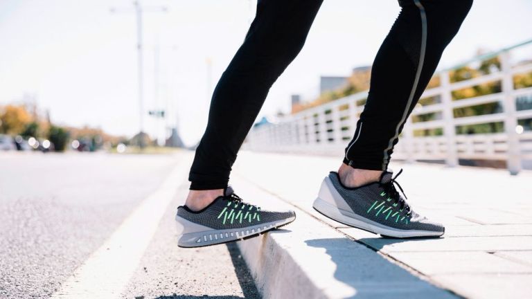 7 Rekomendasi Sepatu Lari Lokal Terbaik, Harga Terjangkau Mulai Rp150 Ribuan