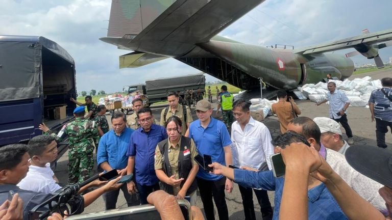 Misi Kemanusiaan UKP Pariwisata: Zita Anjani Kolaborasi Dengan TNI/Polri Distribusikan Bantuan Presiden ke Sibolga dan Tapanuli