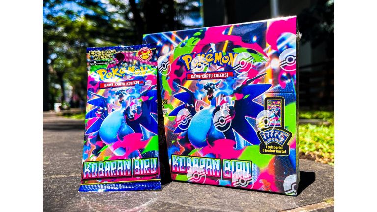 Kemunculan Evolusi Terbaru Charizard di Pokémon Game Kartu Koleksi Seri 'Kobaran Biru'