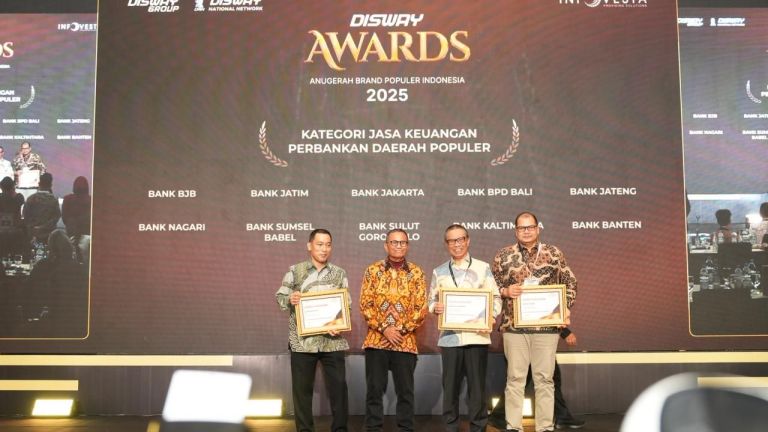 Kepercayaan Publik Kian Menguat, Bankaltimtara Raih Disway Awards 2025