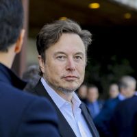 Mengenal Elon Musk: Sosok Visioner di Balik SpaceX dan Tesla