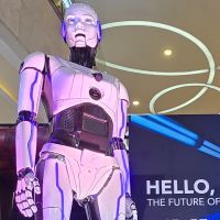 Langkah Awal Menuju Hi-Tech Mall, Kuningan City Rilis Prototype CS AI Robot Pertama di Indonesia