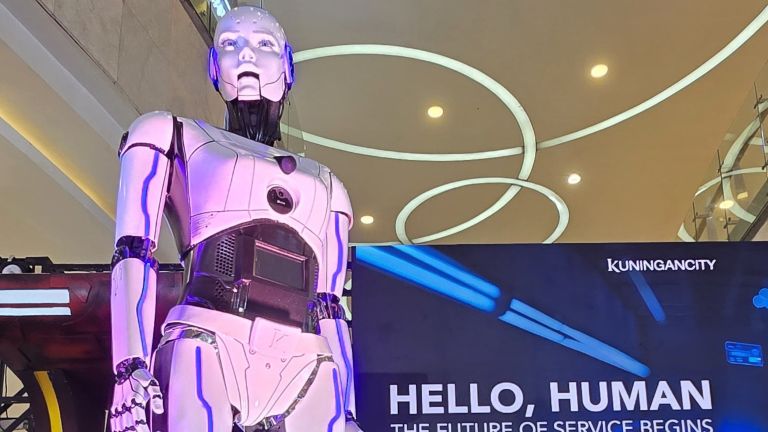 Langkah Awal Menuju Hi-Tech Mall, Kuningan City Rilis Prototype CS AI Robot Pertama di Indonesia