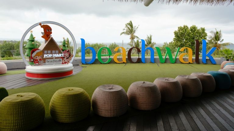 POP MART Hadirkan Christmas Town di Beachwalk Shopping Center