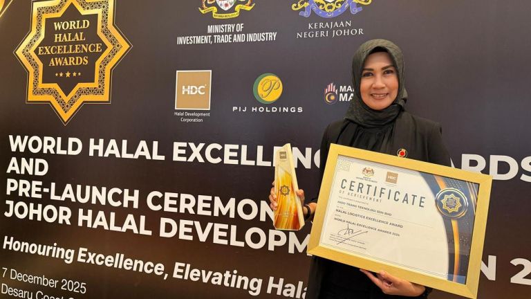 TransTRACK di Malaysia Raih Halal Logistics Excellence Award