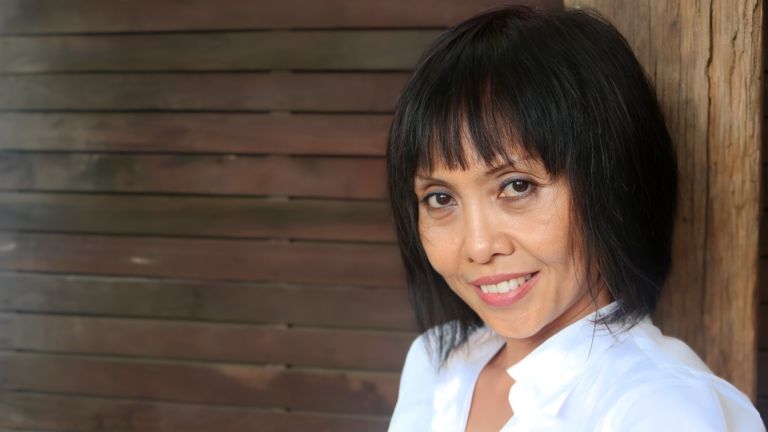 Mengenal Oka Rusmini: Sastrawan yang Lantang Menyuarakan Isu Perempuan dan Ketidakadilan Sosial Akibat Adat dan Sejarah