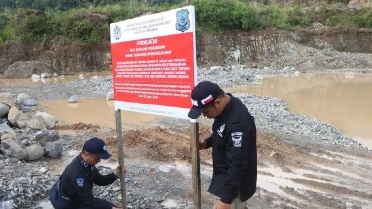 Segel Tambang Terkait Banjir Sumatra, Menteri Hanif: Tak Ada Kompromi bagi yang Mengabaikan Keselamatan Warga