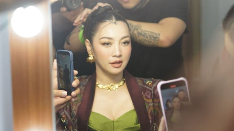 Berkenalan dengan Hesti Purwadinata, Presenter Multitalenta yang Jago Ngelawak